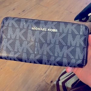 Michael Kors wallet ( read description )